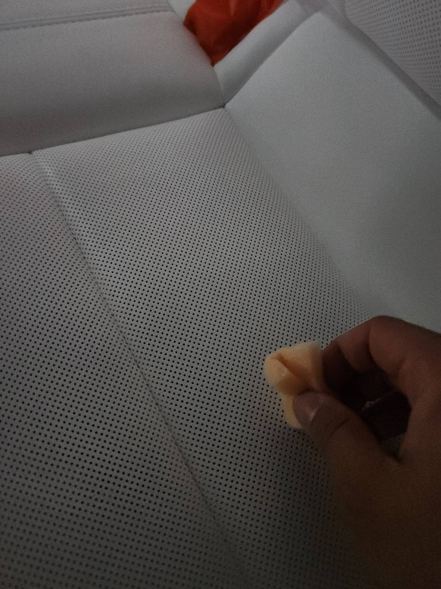 스펀지로 이염 부위 보정