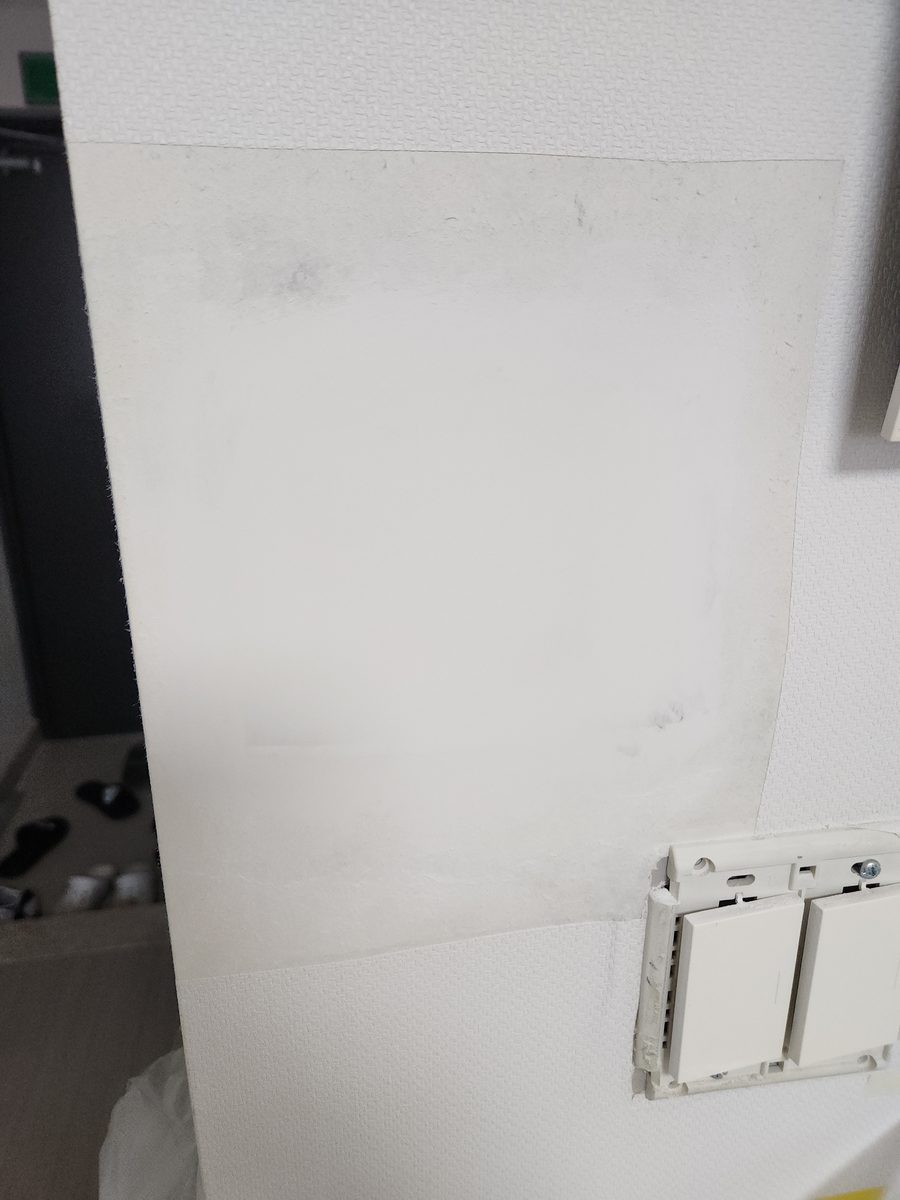 퍼티 · 샌딩으로 바탕 평탄화
